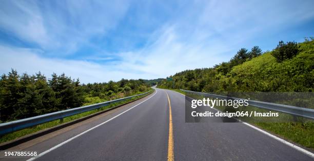 korea, jeju island, seogwipo city, mid-mountain road, automobile road, road - swimming lane marker bildbanksfoton och bilder