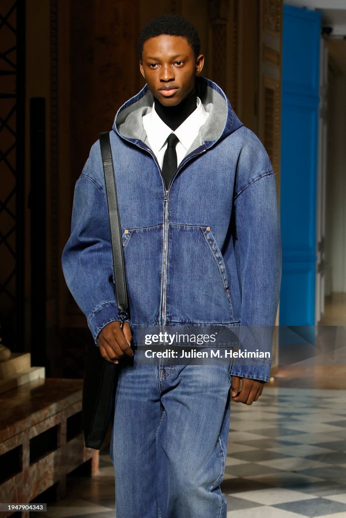 Valentino : Runway - Paris Fashion Week - Menswear Fall/Winter 2024-2025
