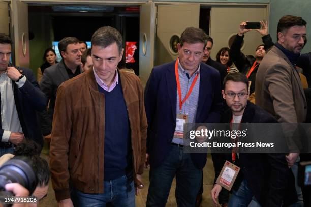 The President of the Government, Pedro Sanchez, and the PSdeG candidate for president of the Xunta de Galicia, Jose Ramon Gomez Besteiro, during the...