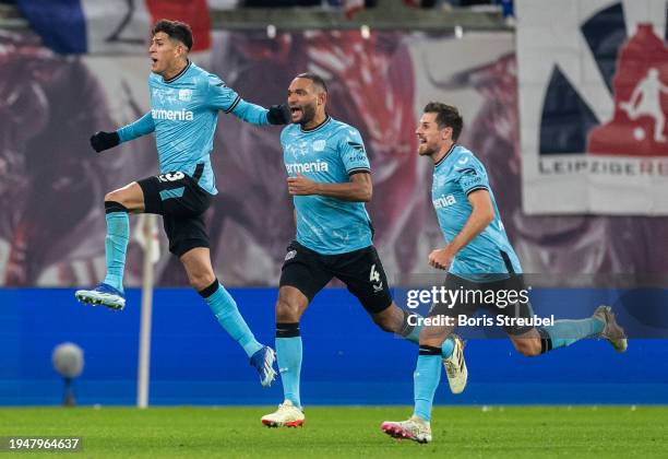 Piero Hincapie of Bayer 04 Leverkusen celebrates with teammates after scoring his team's third goal during the Bundesliga match between RB Leipzig...