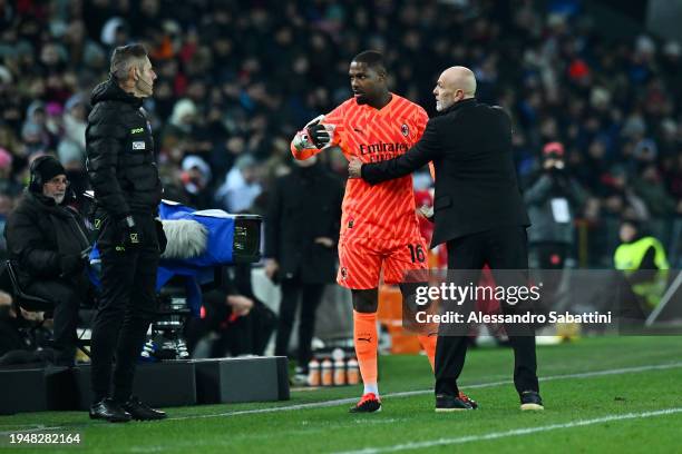Mike Maignan of AC Milan reacts towards the fourth official alongside Stefano Pioli, Head Coach of AC Milan, during the Serie A TIM match between...