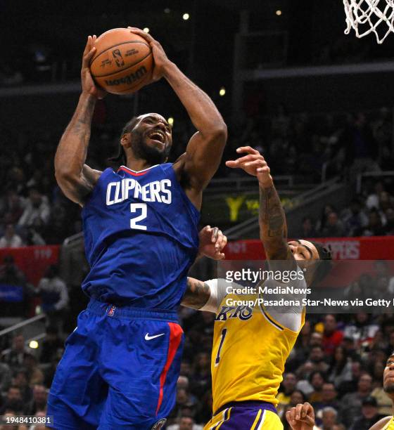 Los Angeles, CA Kawhi Leonard of the LA Clippers drives to the basket against D'Angelo Russell of the Los Angeles Lakers in the fourth quarter of a...