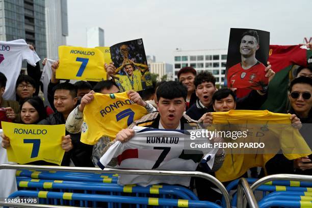 Fans of Portuguese footballer Cristiano Ronaldo gather outside his hotel one day after the announcement to postpone the matches of his China tour in...