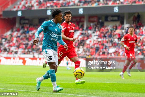 Edgar Barcenas of Mazatlan drives the ball during the 2nd round match between Toluca and Mazatlan FC as part of the Torneo Clausura 2024 Liga MX at...