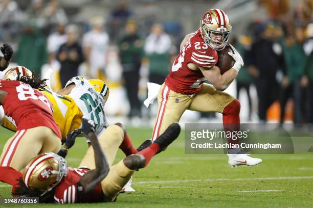 Christian McCaffrey of the San Francisco 49ers rushes for a 39-yard touchdown during the third quarter against the Green Bay Packers in the NFC...