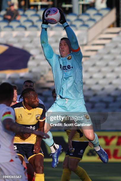 Danny Vukovic of the Mariners makes a save during the A-League Men round 13 match between Central Coast Mariners and Melbourne City at Industree...