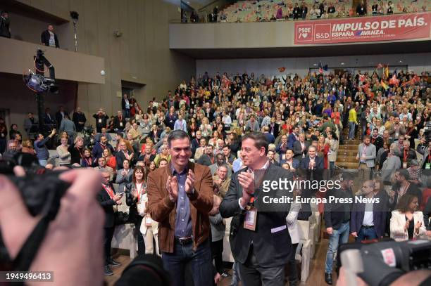 The President of the Government, Pedro Sanchez , and the PSdeG candidate for president of the Xunta de Galicia, Jose Ramon Gomez Besteiro , applaud...