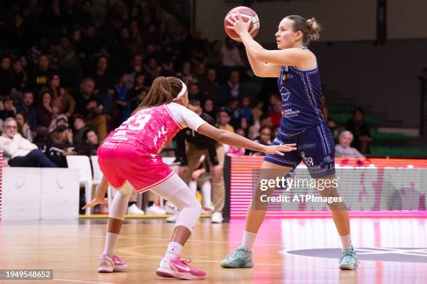 Emma Peytour of CBF Chartres Basket in action during LF2 Day 13 match between Toulouse Métropole Basket and CBF Chartres Basket Club Féminin at the...