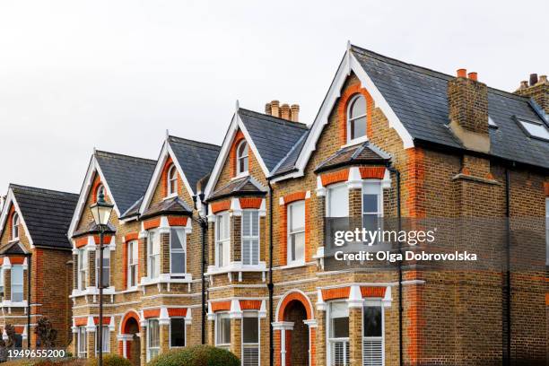 georgian terraced semi-detached houses - twee onder één kap huis stockfoto's en -beelden