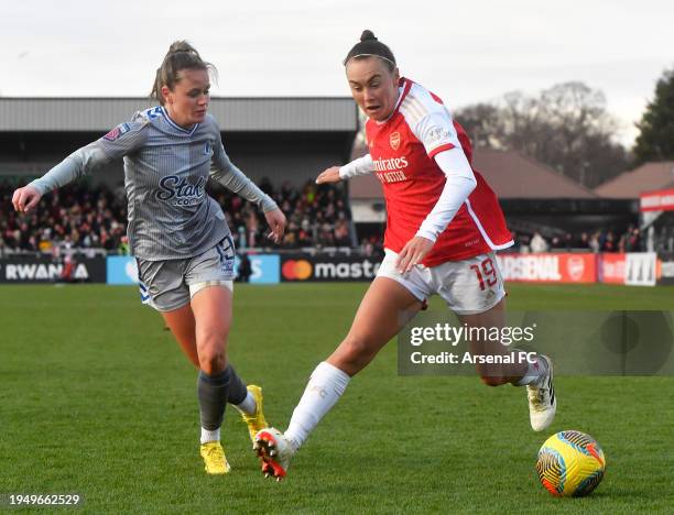 Caitlin Foord of Arsenal takes on Heather Payne of Everton during the Barclays Women´s Super League match between Arsenal Women FC and Everton Women...
