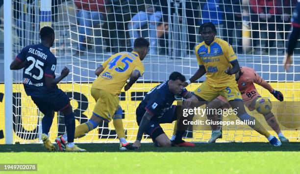 Ibrahim Sulemana of Cagliari scores the opening goal during the Serie A TIM match between Frosinone Calcio and Cagliari at Stadio Benito Stirpe on...