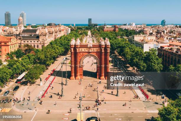 aerial view of arc de triomf with promenade passeig de lluís companys in  barcelona spain - aerial view photos - fotografias e filmes do acervo