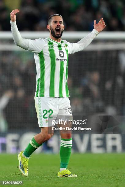 Isco of Real Betis celebrates scoring his team's second goal during the LaLiga EA Sports match between Real Betis and FC Barcelona at Estadio Benito...