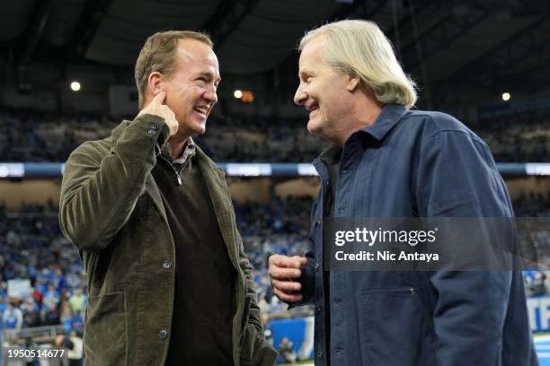 Former NFL quarterback Peyton Manning speaks with actor Jeff Daniels prior to the NFC Divisional Playoff game between the Detroit Lions and the Tampa...