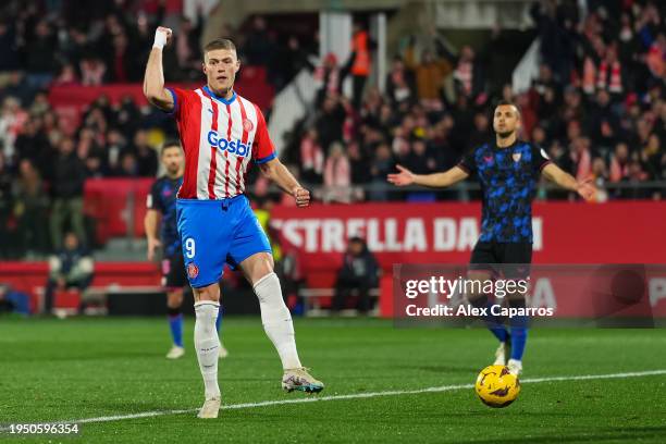 Artem Dovbyk of Girona FC celebrates scoring his team's first goal during the LaLiga EA Sports match between Girona FC and Sevilla FC at Montilivi...