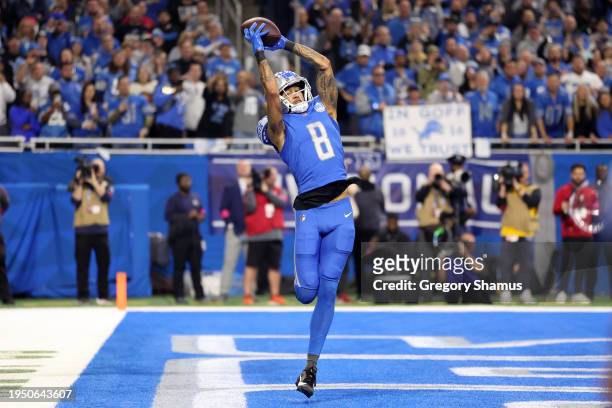 Josh Reynolds of the Detroit Lions catches a pass for a touchdown against the Tampa Bay Buccaneers during the second quarter of the NFC Divisional...