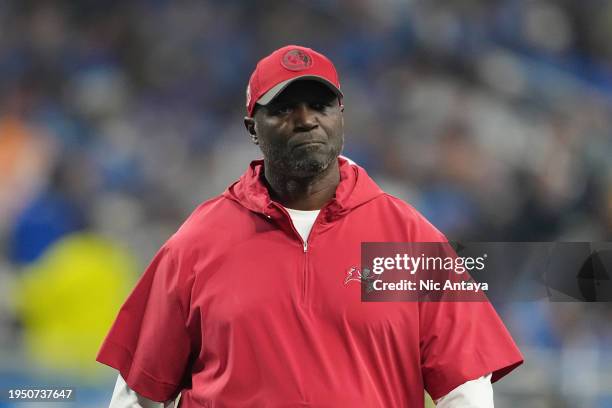 Head coach Todd Bowles of the Tampa Bay Buccaneers leaves the field for halftime during the NFC Divisional Playoff game against the Detroit Lions at...