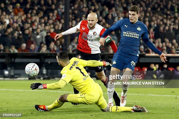 Feyenoord's Dutch goalkeeper Justin Bijlow, Feyenoord's Austrian defender Gernot Trauner and PSV's Dutch midfielder Guus Til eye the ball during the...