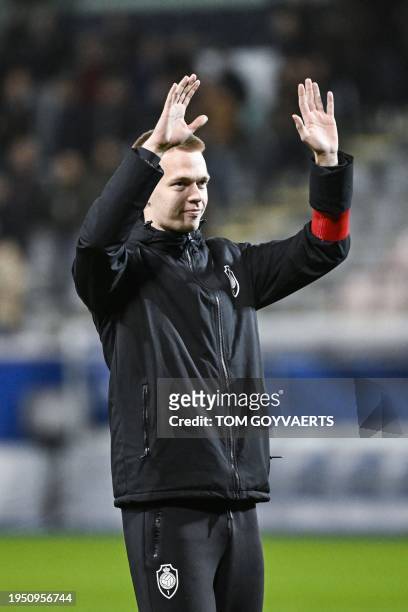 Antwerp's Arthur Vermeeren says goodbye to the fans after a Croky Cup 1/4 final match between OH Leuven and Royal Antwerp FC, in Leuven, Wednesday 24...