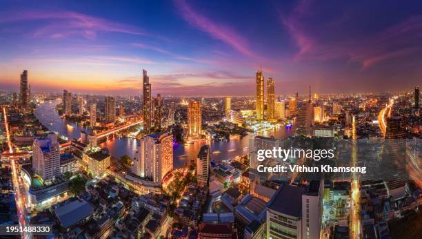 panorama bangkok city, thailand at twilight scene - capitel fotografías e imágenes de stock