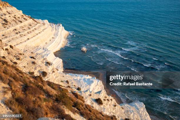 scala dei turchi (escalera de los turcos) - half time stock pictures, royalty-free photos & images