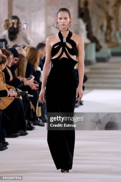 Paris Ii Model 33 Photos & High Res Pictures - Getty Images