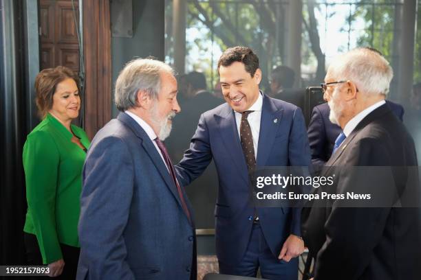 The President of the Regional Government of Andalusia, Juanma Moreno , and the Regional Minister of Health and Consumer Affairs, Catalina Garcia .