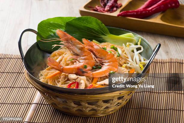 glass noodle shrimp - fideo transparente fotografías e imágenes de stock