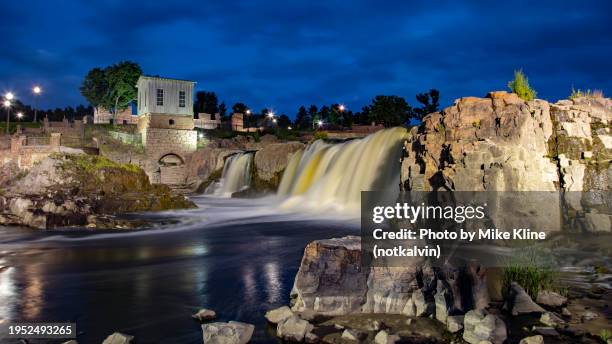 sioux falls under a night sky - sioux falls stock pictures, royalty-free photos & images