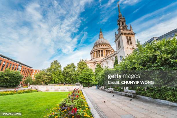 view of the st. paul´s cathedral in london - st paul's cathedral london stock pictures, royalty-free photos & images