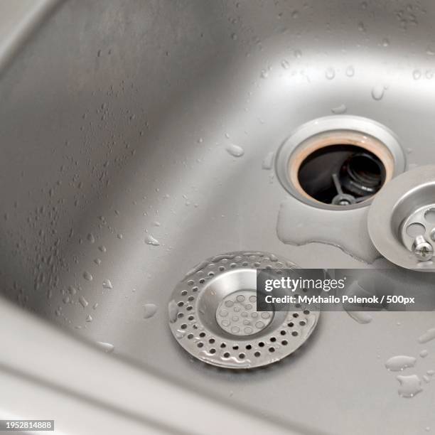 close-up of water drops on sink - abfluss stock-fotos und bilder