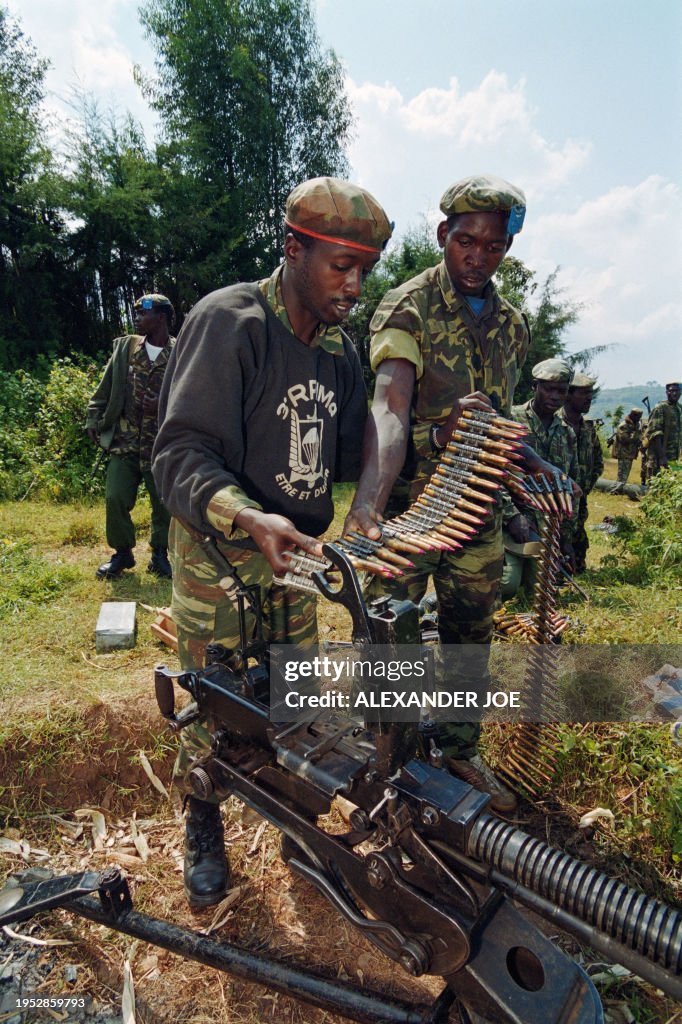 Ww1 Rwanda Rwandan government soldiers manipulate a machine gun on June 12, 1994 ...