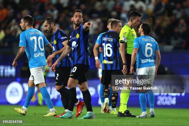Mario Rui of SSC Napoli confronts Referee Antonio Rapuano during the Italian EA Sports FC Supercup Final match between SSC Napoli and FC...