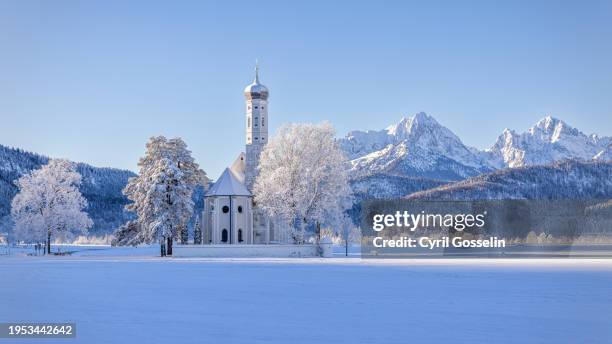 church st. coloman in winter. schwangau, bavaria, germany. - schwangau stock pictures, royalty-free photos & images