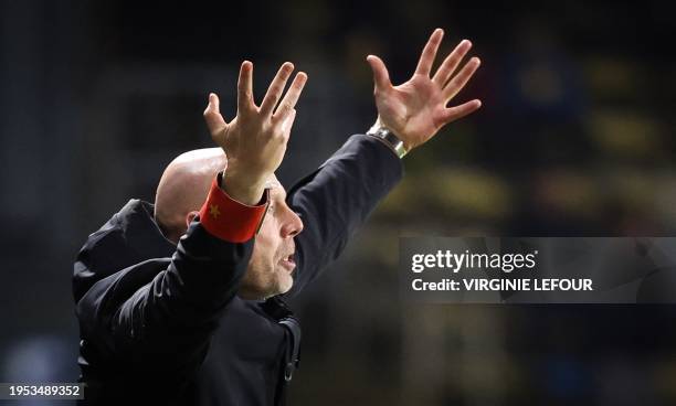 Anderlecht's head coach Brian Riemer gestures during a Croky Cup 1/4 final match between Royale Union Saint-Gilloise and RSC Anderlecht, in Brussels,...