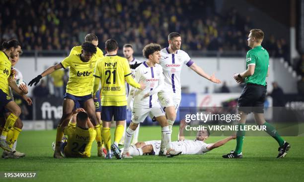 Referee Lothar D'Hondt gestures during a Croky Cup 1/4 final match between Royale Union Saint-Gilloise and RSC Anderlecht, in Brussels, Thursday 25...