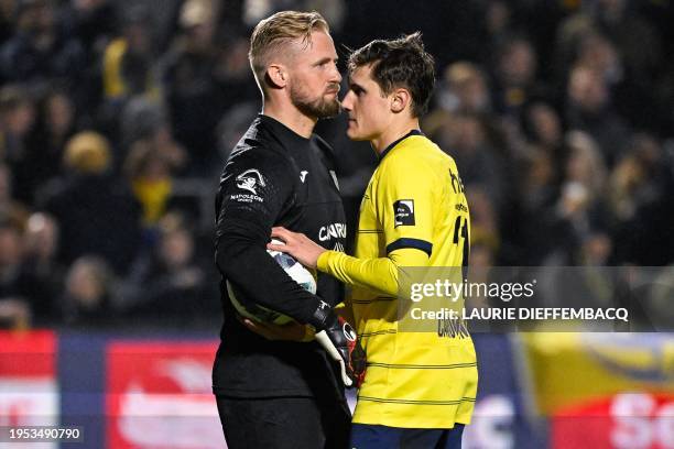 Anderlecht's goalkeeper Kasper Schmeichel and Union's Alessio Castro-Montes react during a Croky Cup 1/4 final match between Royale Union...