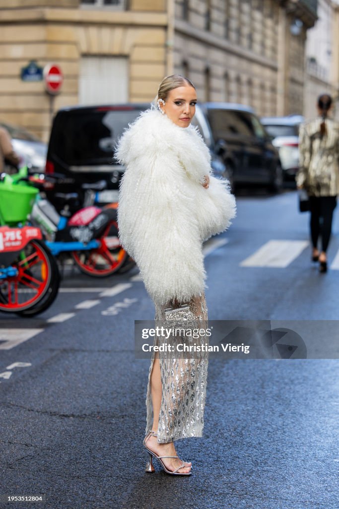 Street Style - Paris Fashion Week - Haute Couture Spring/Summer 2024 - Day One