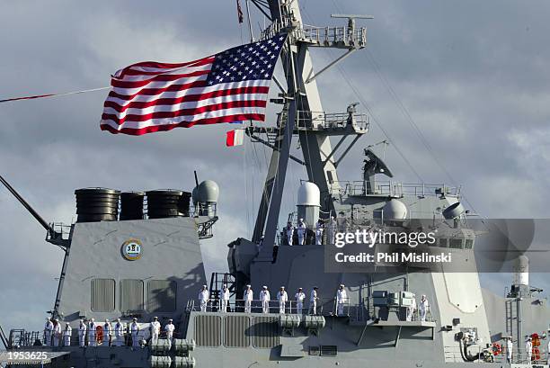 Sailors man the rails of the Aegis Destroyer USS Paul Hamilton as it enters Pearl Harbor April 26, 2003 in Honolulu, Hawaii. The Hamilton returned...