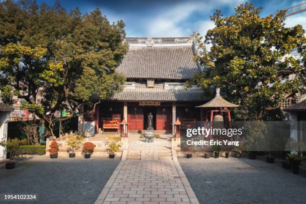 chinese confucian temple - chinesischer garten im klassischen stil stock-fotos und bilder