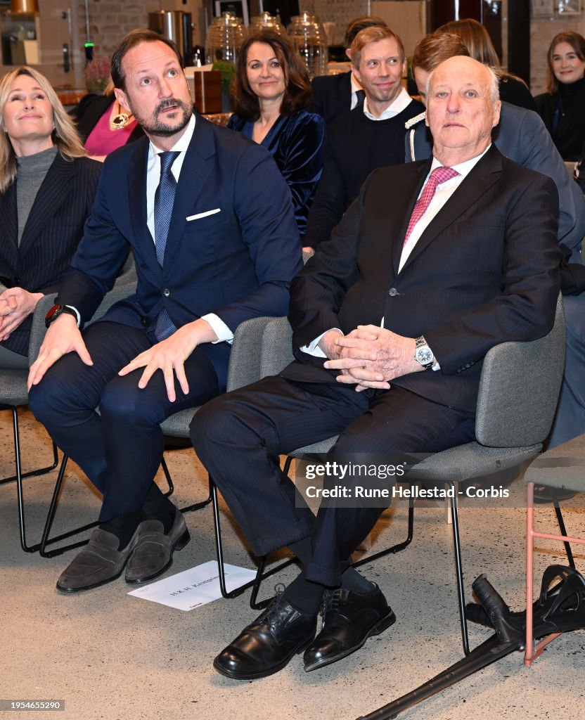 Norwegian Royals Visit Faktisk.no
