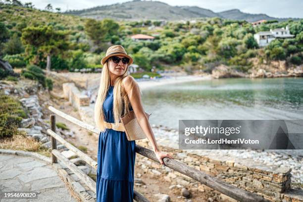 young woman enjoying on vacation - thasos 個照片及圖片檔