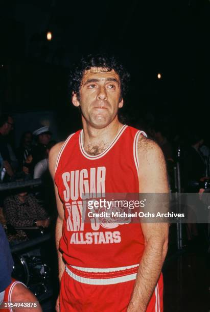 American actor Elliott Gould attends a basketball charity event, US, circa 1975.