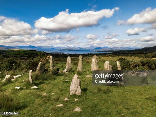 círculo de pedra de ardgroom na irlanda - stone circle - fotografias e filmes do acervo