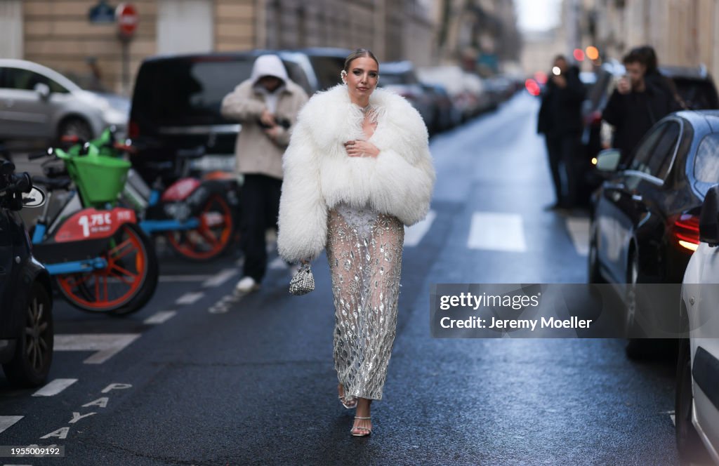 Street Style - Paris Fashion Week - Haute Couture Spring/Summer 2024 - Day One