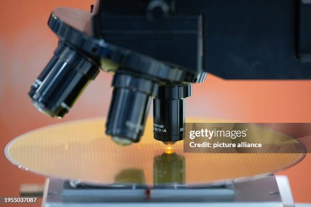 Microstructure Microscope Machine 23 Microstructure Microscope Stock Photos, High-Res Pictures, and ...
