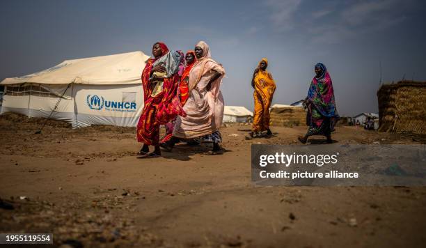 January 2024, South Sudan, Juba: Refugee women walk in the Gorom refugee settlement during Foreign Minister Baerbock's visit. Photo: Michael...