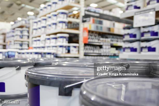 paints - baumarkt stock-fotos und bilder
