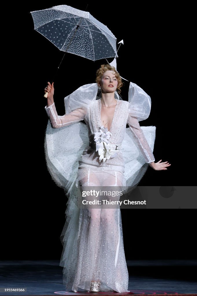 Julien Fournié : Runway - Paris Fashion Week - Haute Couture Spring/Summer 2024