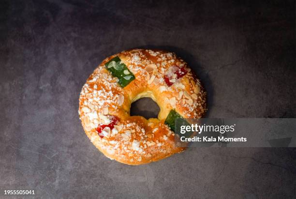 spanish epiphany cake, roscón de reyes - rosca-de-reyes stock pictures, royalty-free photos & images